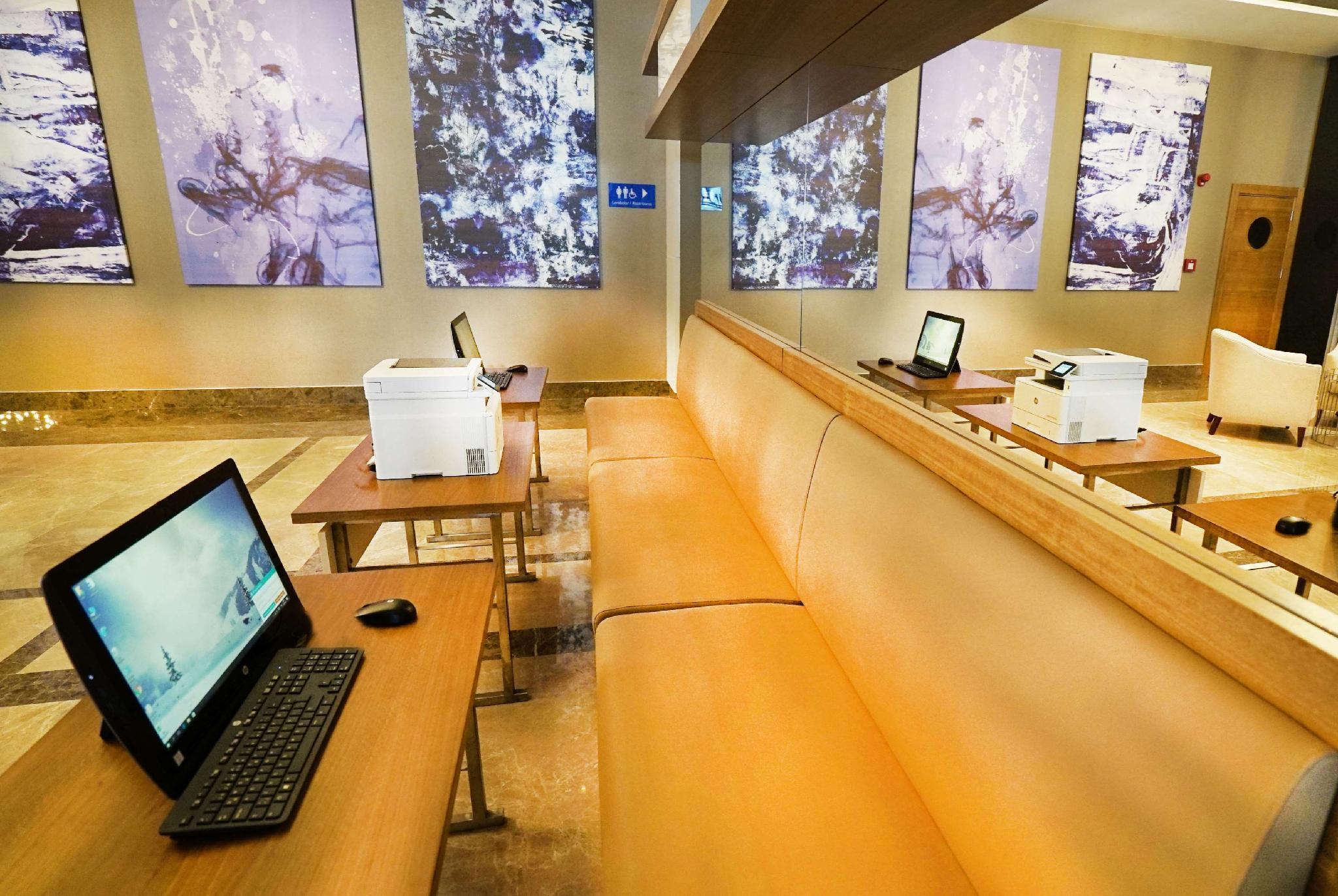 Tryp By Wyndham Istanbul Basin Ekspres Hotel Екстериор снимка Business center at the airport